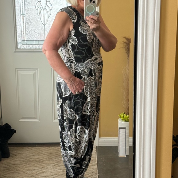 NWOT Frank Lyman jumpsuit with beautiful detail. - Picture 3 of 10